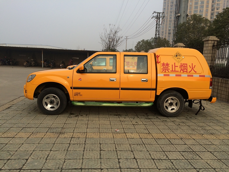 江铃两驱原装皮卡爆破器材运输车-翼开启厢式车,爆破